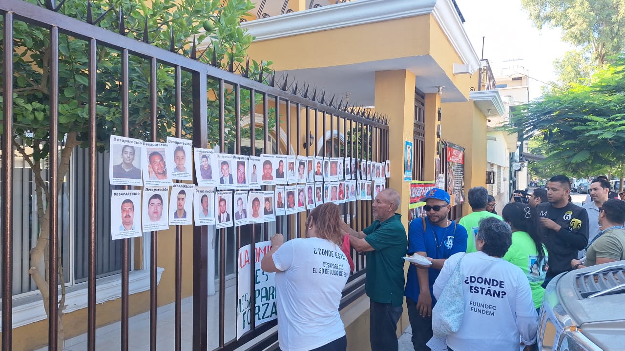 Familias toman instalaciones de Fiscalía de Desaparecidos en Torreón